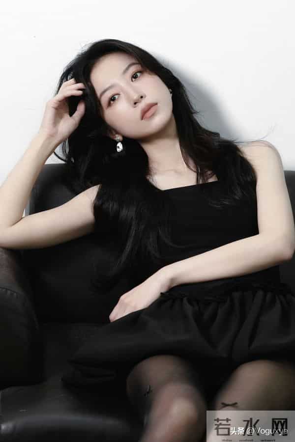 黑丝就该搭细高跟