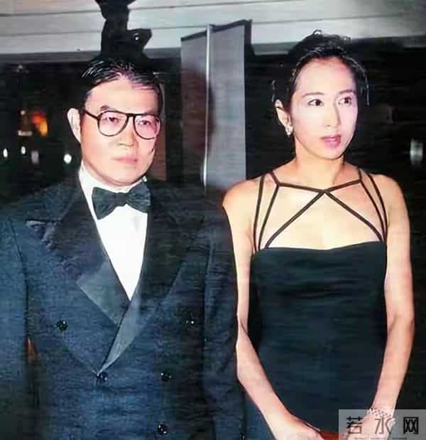 郭晶晶也没想到,79岁公公霍震霆再破天花板,让整个豪门圈沉默