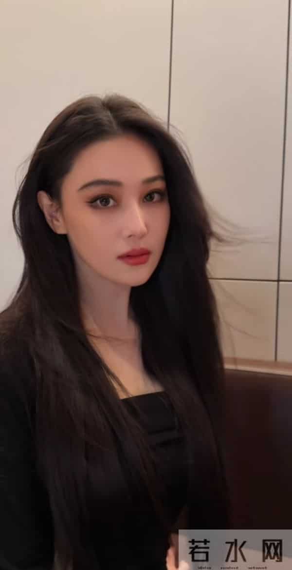 嫁给何捷以后的张馨予感觉比以前漂亮了，越来越美，越来越柔和了