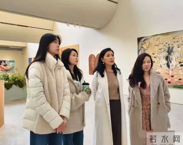 佟大为妻女看展 17岁大女儿身高近180 发育惊人 长得像爸爸 妈妈最美