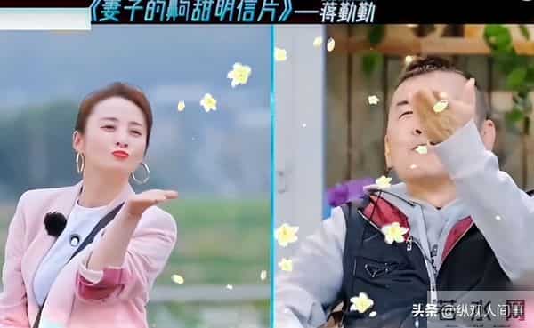 蒋勤勤素颜出席活动，双手捂脸哭红眼眶，陈建斌没安慰转头大笑