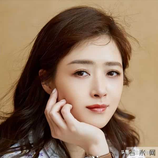 演员蒋欣吃素哭得双眼发红：不想在红毯上被人觉得丑觉得胖