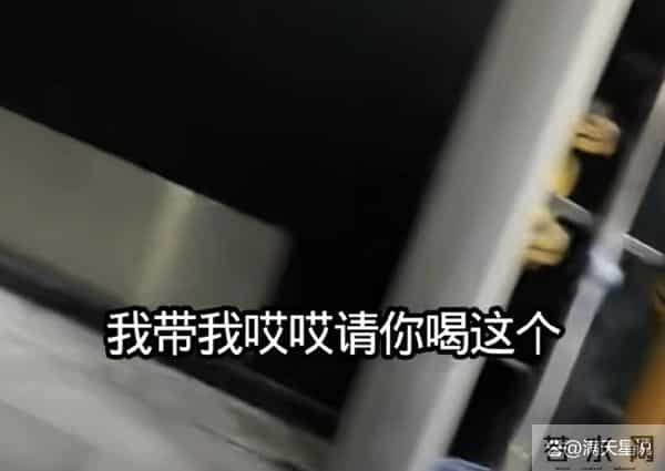 叶爸连夜赴川见儿眼含爱意,叶妈调侃追要秋裤,老师出镜全场欢乐!