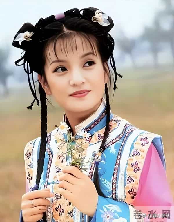 一眨眼没想到曾经火遍大江南北的“小燕子”竟然已经被封杀4年了