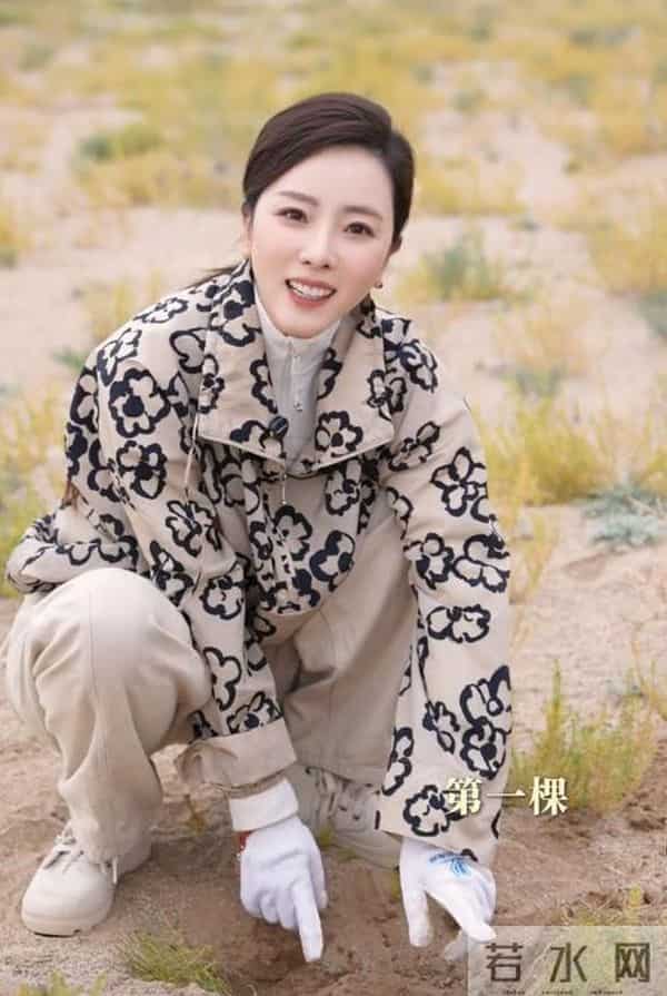 原来我们都被骗了，尼格买提对前妻只字不提，担心的事还是发生了