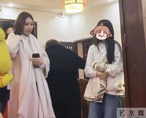 大S离世8个月，玥儿再现妈妈的经典动作，长发模样好漂亮