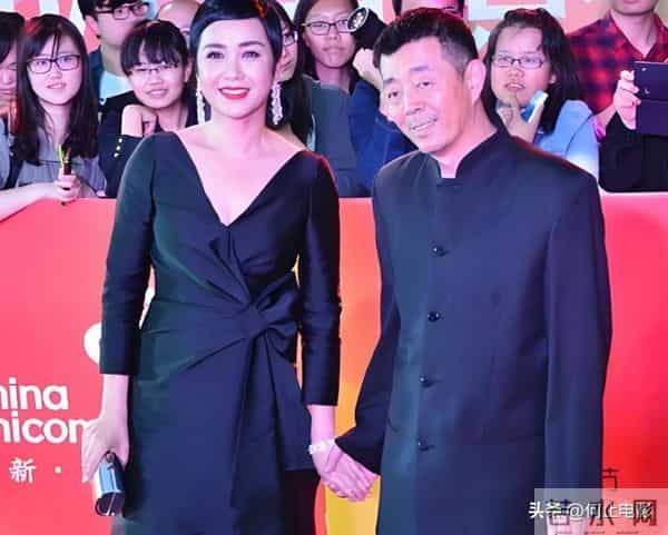 59岁蒋雯丽现状,定居英国,又瘦又老,粉丝惋惜:一代女神也老了