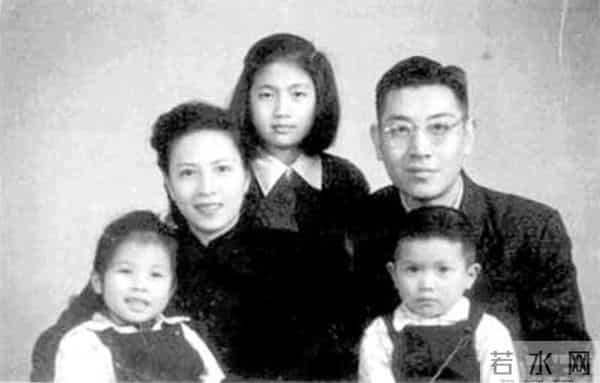 真没想到 我们喜爱的这位硬派男星 竟是戴望舒的女婿 其妻子也是演员