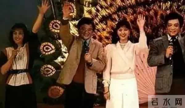 她曾是央视第一美女,赴港生子后离开央视,如今远居美国不再露面