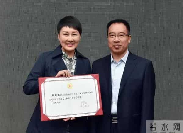 收手吧!63岁张凯丽穿“黑丝”现身不到72小时,恶心的事情发生了