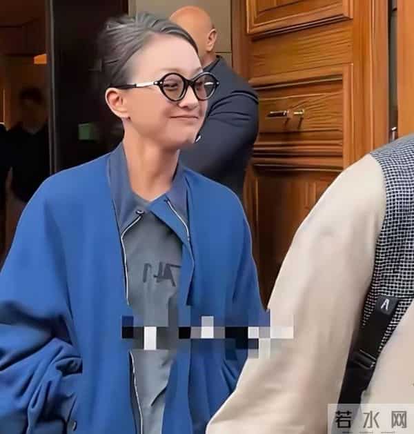 51岁的周迅是一位“实力派演员”,出演的角色都十分出彩