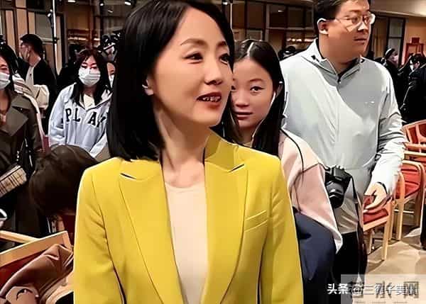 气象女神杨丹:主持30年无失误,和初恋丁克15年,40岁生子很幸福