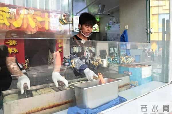 网红“粥饼伦”买周杰伦演唱会门票被骗4千元,已报警立案,“咱卖多少张饼,才能挣这4000元”