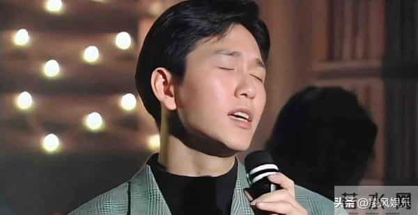 香港演员温兆伦的现状:61岁定居北京,依然帅气,10岁女儿很漂亮