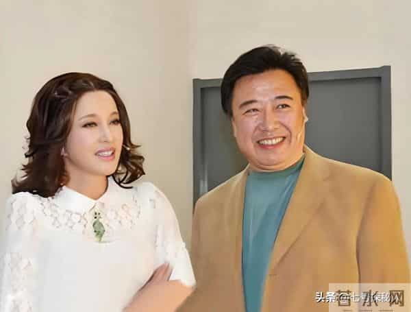 “红杏出墙”！这5位给老公戴帽子的女星，简直堪比现代版潘金莲