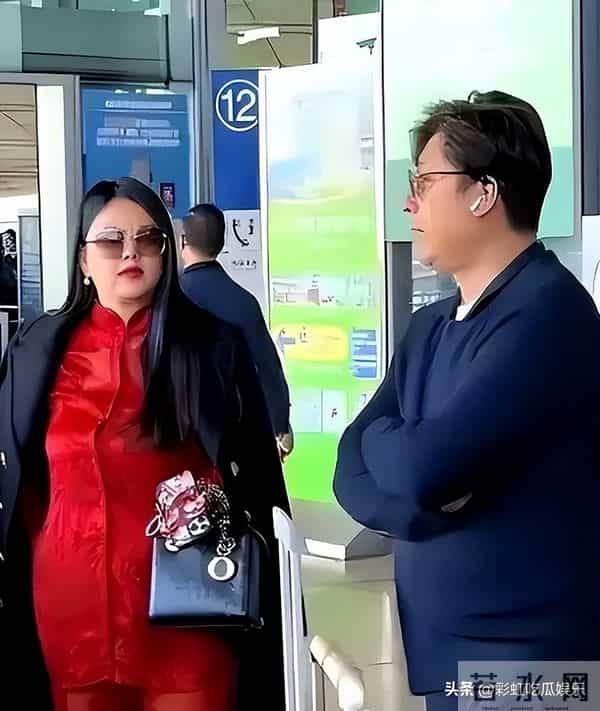 李湘被模仿后破防了!怒晒年轻时照片反击,颜值巅峰期美翻了