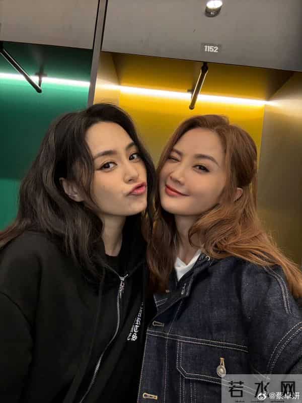 恭喜！香港知名女星被曝恋上小近10岁鲜肉，二人或已同居试婚