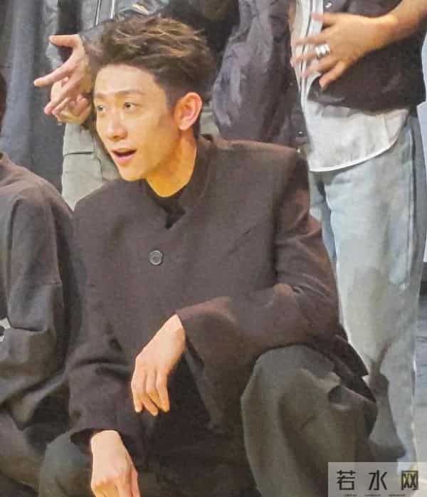 被“发腮”的张一山惊艳,33岁终于长开,网友:杨紫得避嫌了