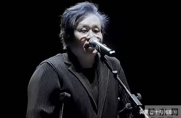 央媒三问直扎人心!“连滚带爬”的郑智化清空微博,这一次他走了