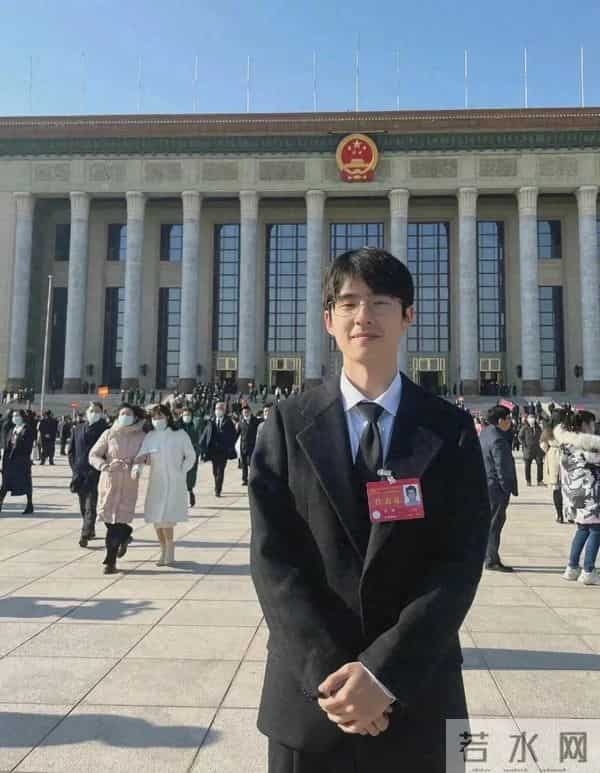 演员刘昊然在《人民日报》发文