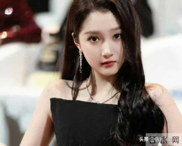 时隔分手传闻仅7月，关晓彤终于算是摆脱了“鹿晗女友”的身份