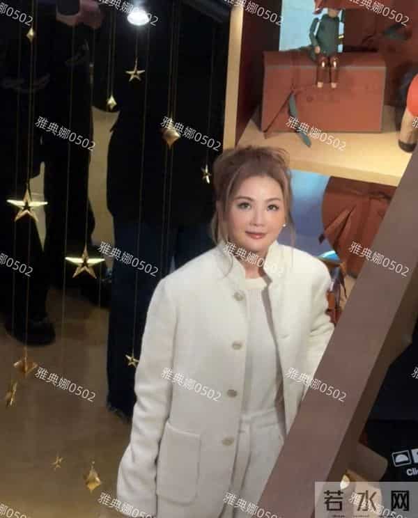 阿sa蔡卓妍本人没有网上夸的那么年轻,脸有点肿整感明显不够自然