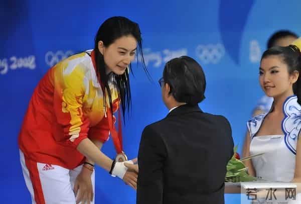 霍启刚也没想到，他79岁的父亲霍震霆，如今还能再为霍家“争光”