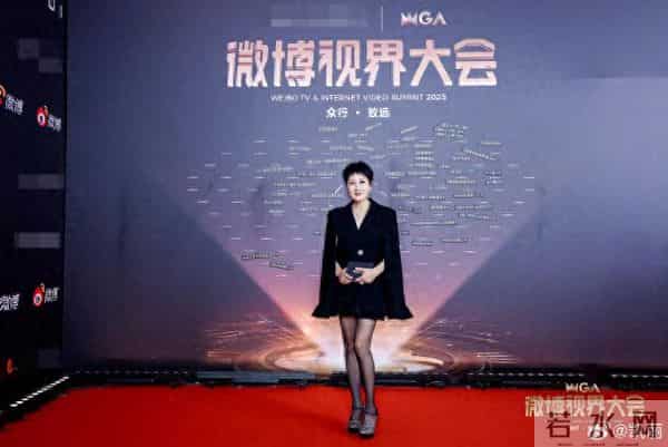 演员张凯丽回应红毯穿黑丝：我今年才63，正是闯的年纪