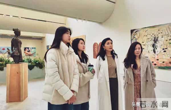 佟大为17岁女儿曝光！身高近一米八颜值逆天，母女同框似姐妹花