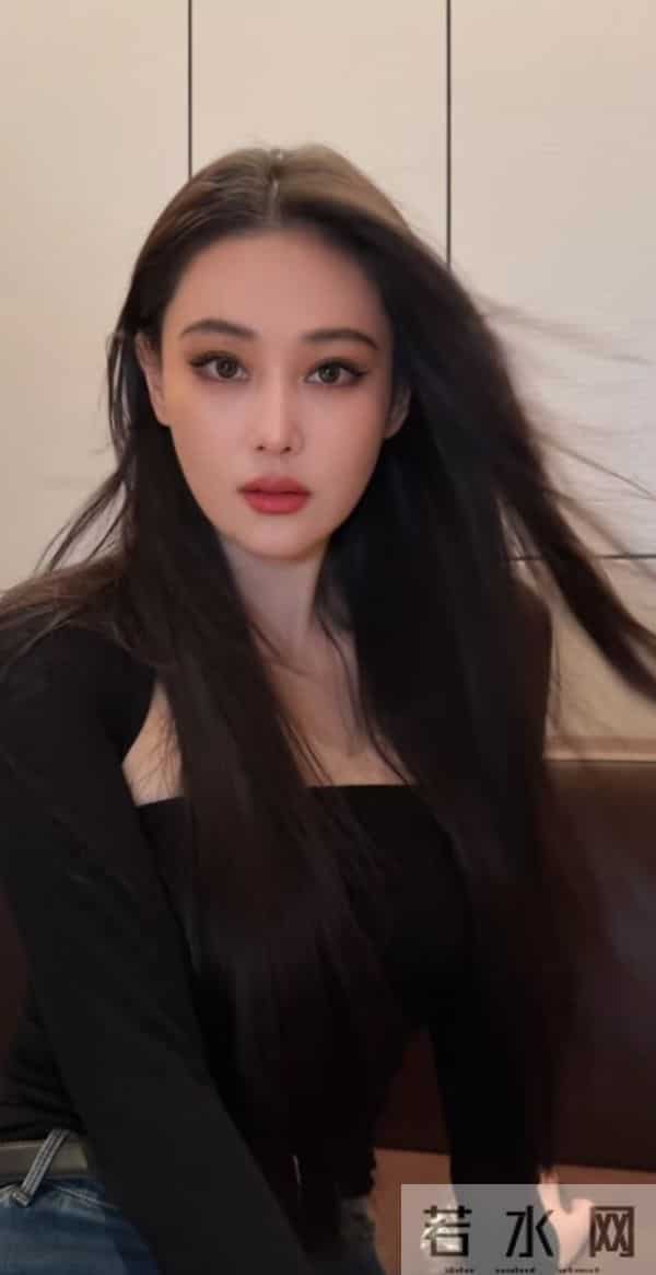 嫁给何捷以后的张馨予感觉比以前漂亮了，越来越美，越来越柔和了