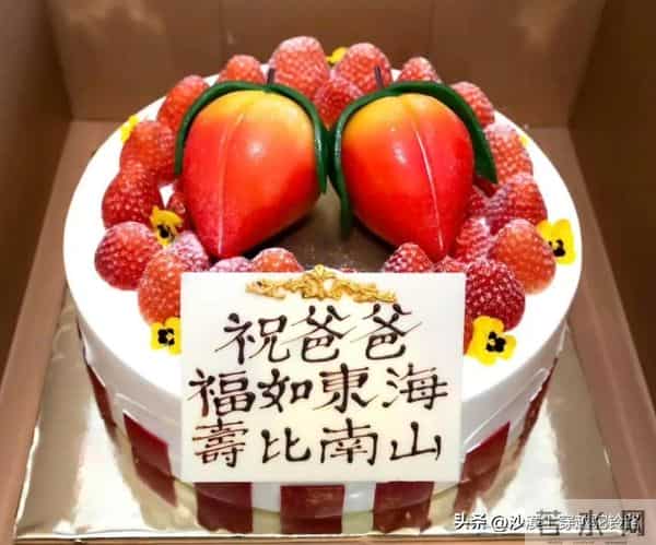 黎姿为父亲过生日时，老公和残疾弟弟在场，夫妻同框像一对父女