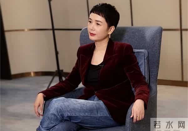 59岁蒋雯丽现状,定居国外,又瘦又老,一代女神消失不见