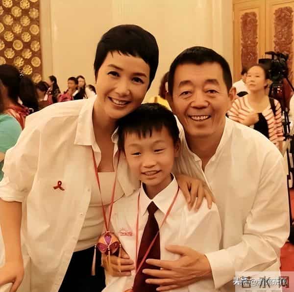 演员蒋雯丽现状:定居英国,59岁又瘦又老,网友:一代女神也老了