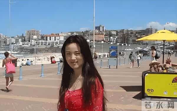 她是著名歌唱家，不惧流言嫁三婚前央视主持丈夫，三年生一儿一女