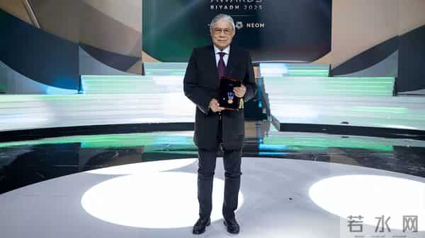 郭晶晶也没想到，79岁公公霍震霆再破天花板，让整个豪门圈沉默了