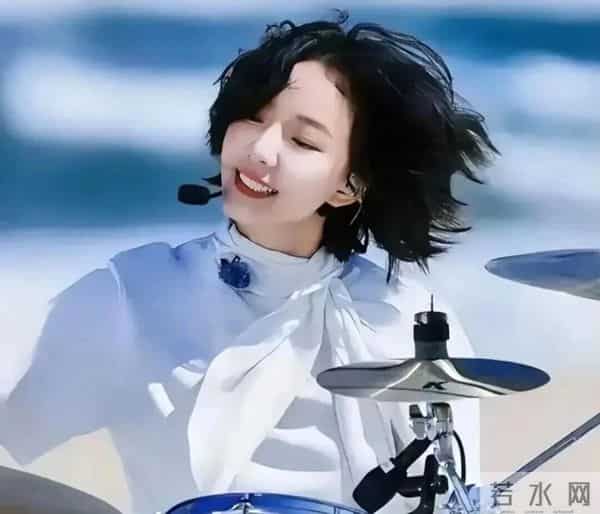 撕奖最大的受害者出现了,不是喊冤的白百何,而是不吭声的蒋奇明