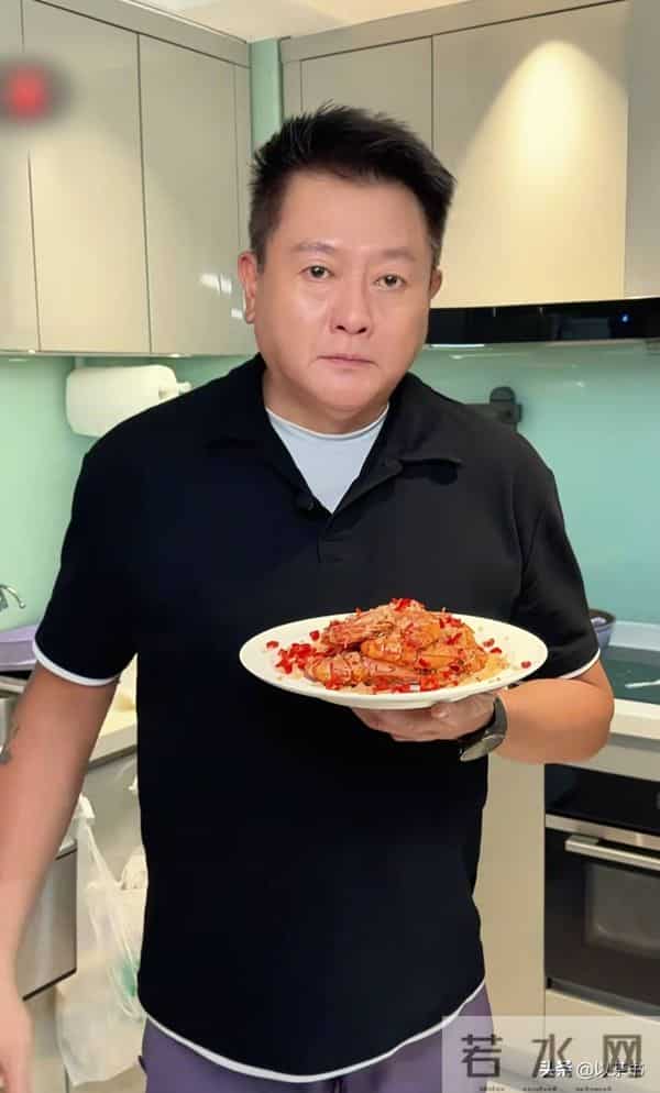 58岁TVB演员成单亲爸爸,名声坏了无戏可拍,靠卖豪宅卖饭为生