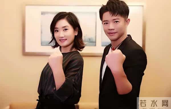 45岁玲花现身外甥婚礼,穿蒙古袍配宽檐帽松弛贵气,长胖后更美了