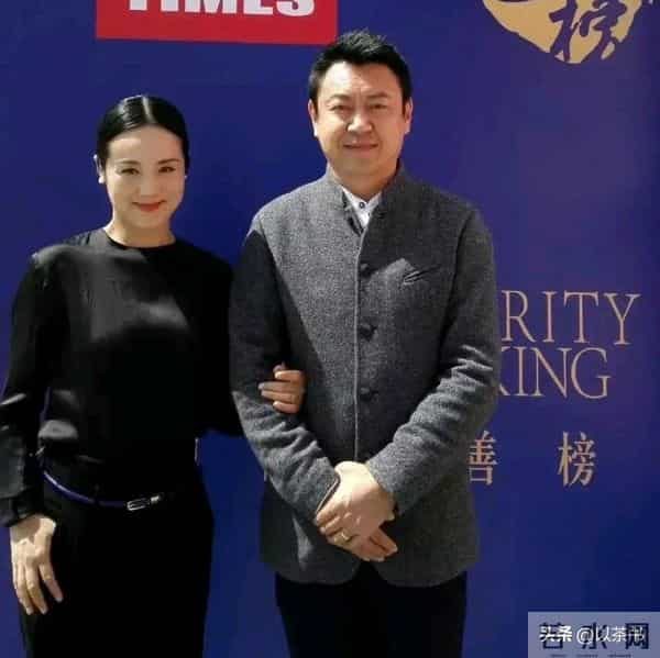 她是著名歌唱家，不惧流言嫁三婚前央视主持丈夫，三年生一儿一女