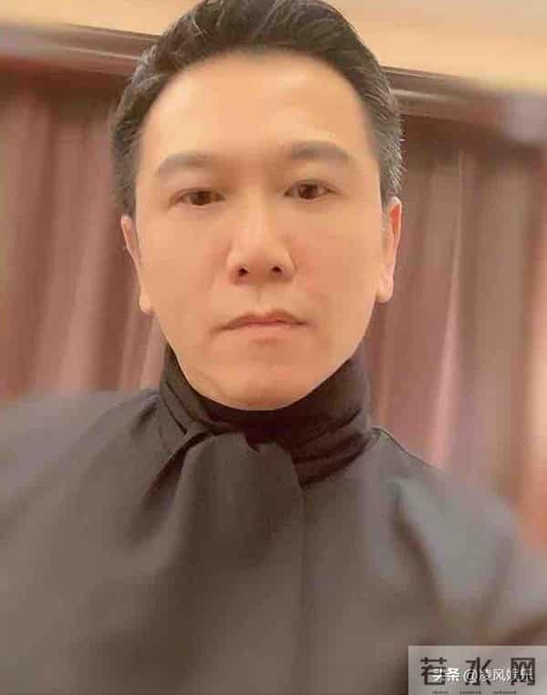 香港演员温兆伦的现状:61岁定居北京,依然帅气,10岁女儿很漂亮