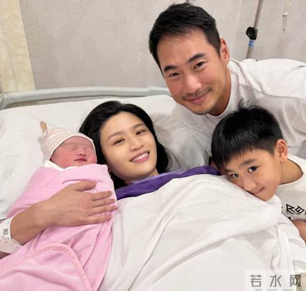 又一位前TVB女星平安诞下二胎女儿，公开全家福见证幸福时刻