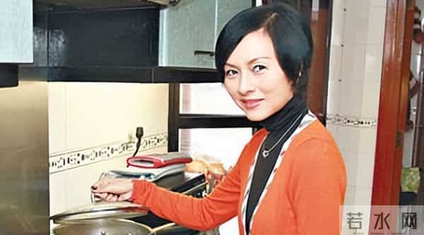 她曾是“香港最美演员”，却因癌症离开人世，丈夫3年后选择再婚