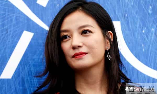 翻身无望!49岁赵薇近况再曝,胃癌传闻真相大白,善恶终有报