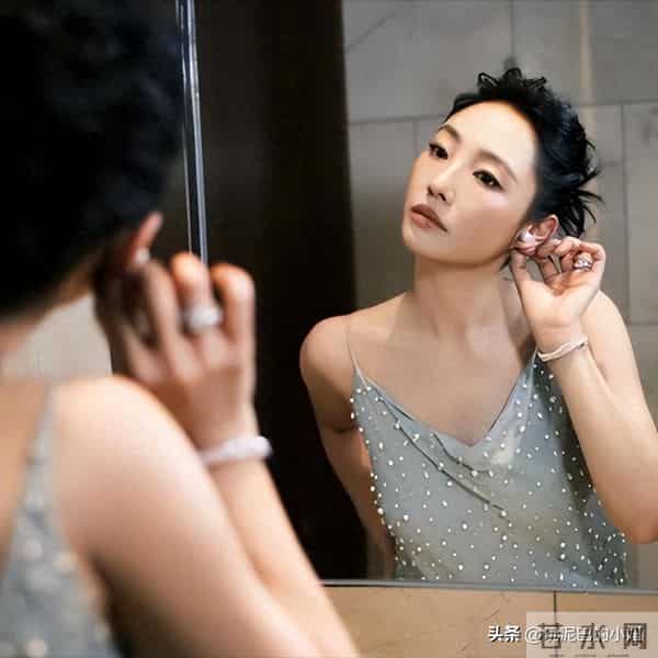 连爆2大行业瓜！大花回应只字不提影帝，阔太倒油导演，都不装了