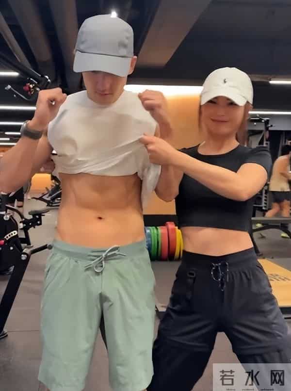 恭喜！知名港星蔡卓妍阿sa新恋情，被曝和小10岁帅气健身教练热恋