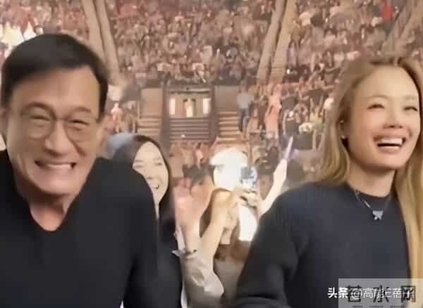 他曾因长胖被嘲,减肥变爆炸头帅哥,今成谢霆锋师弟猛晒腹肌!