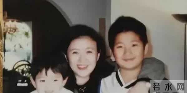 她曾是央视第一美女,赴港生子后离开央视,如今远居美国不再露面