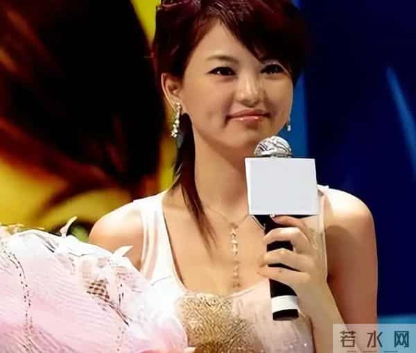 被全网模仿后,李湘坐不住了,深夜发照找回面子