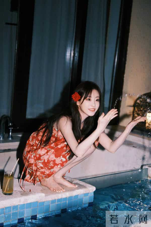 祝绪丹光脚丫妆造精选