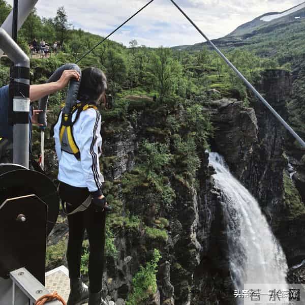 国内挣钱国外花?59岁的蒋雯丽又瘦又老,如今的下场怪不了别人